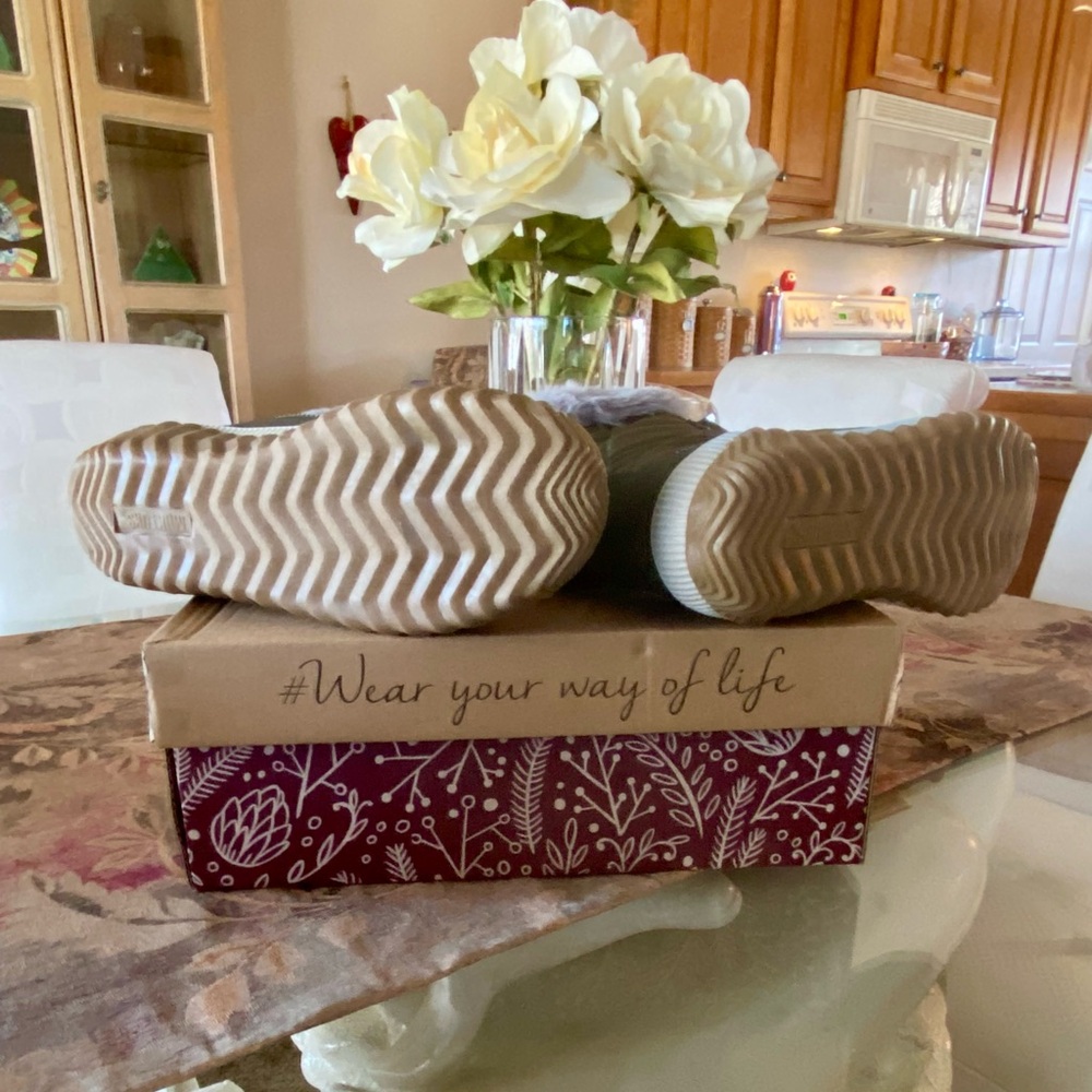 MUK LUKS Winnie Waverly Lined Faux Fur Quilted All Weather Boots, Size: 8 - Picture 5 of 9